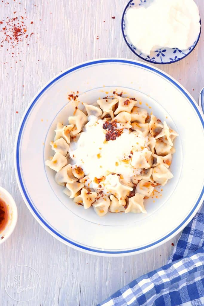 Manti - gefüllte Nudeltaschen mit Joghurt-Sauce