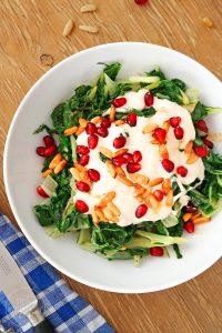 Mangold mit Tahini-Joghurt-Sauce