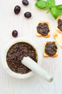 Tapenade aus schwarzen Oliven
