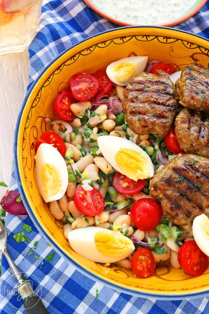 Weisse-Bohnen-Salat und Köfte - Antalya Piyazi