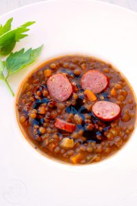 Deftige Linsensuppe mit Schinkenknacker