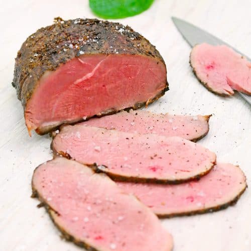 Geräucherte Entenbrust auf weihnachtlichem Salat
