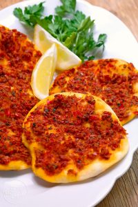 Lahmacun – mehr als nur türkische Pizza