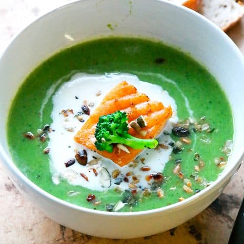 Brokkolisuppe mit Lachs und Meerettichschaum
