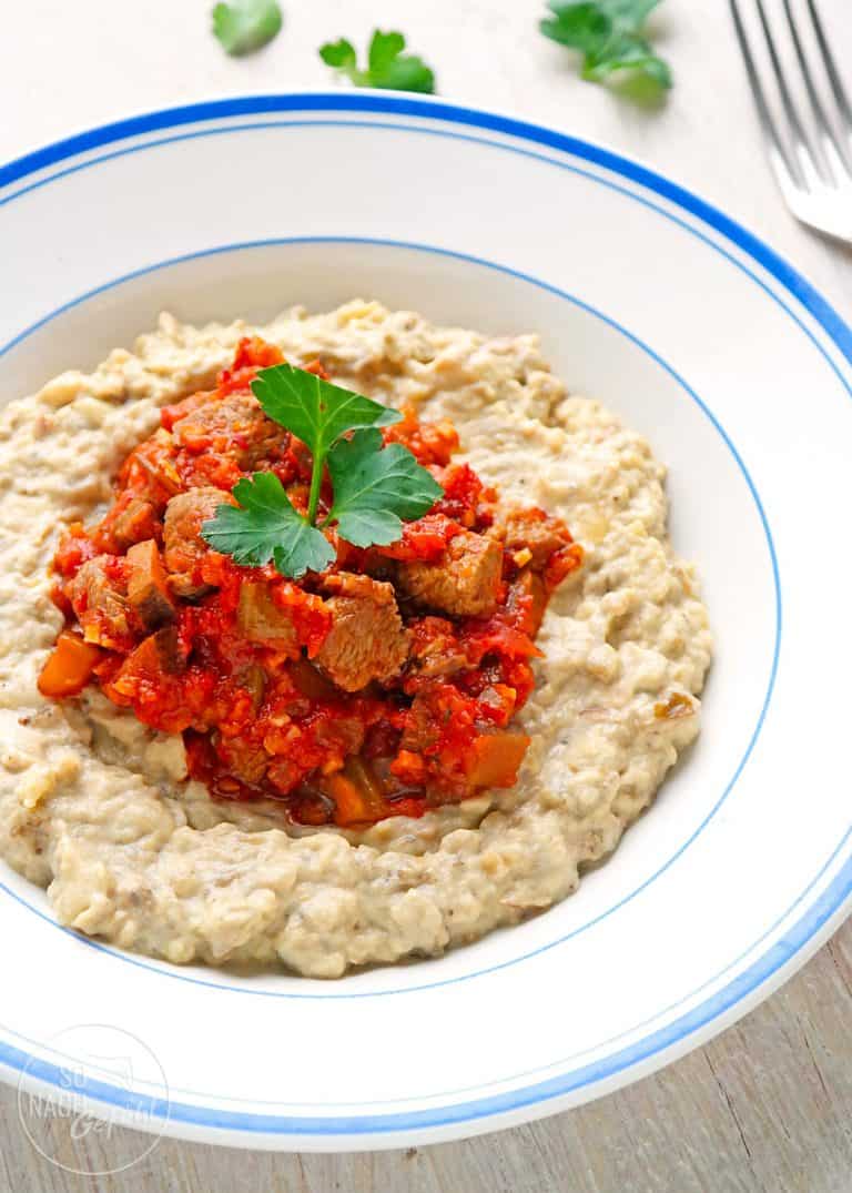 Lammragout auf Baba Ghanoush