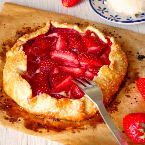 Mürbeteig-Galettes mit frischen Erdbeeren