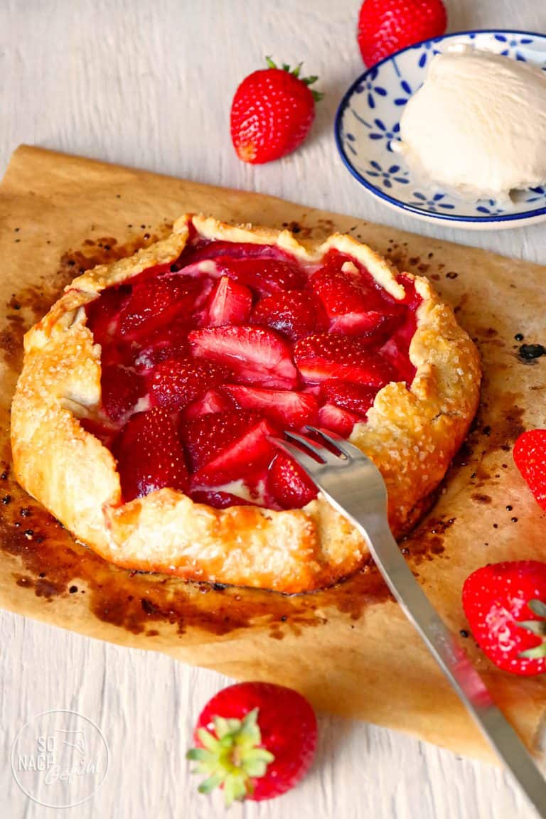 Mürbeteig-Galettes mit frischen Erdbeeren