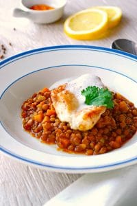 Steinbeisser auf Linsengemüse mit Kokosschaum