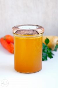 Gemüsebrühe aus Resten