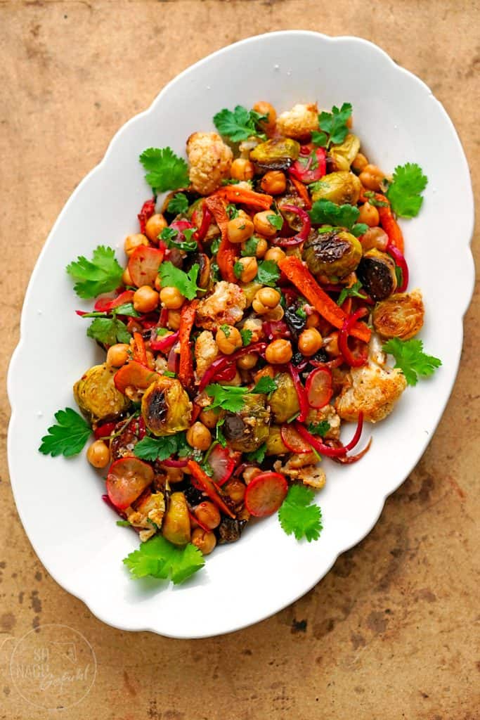 Wintersalat mit Röstgemüse und Kichererbsen