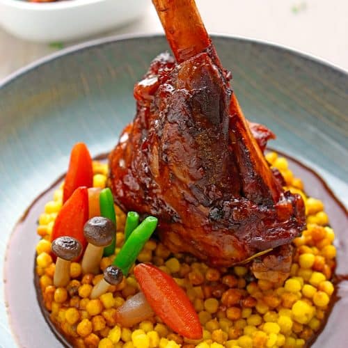 Geschmorte Lammhaxen auf Fregola-Risotto