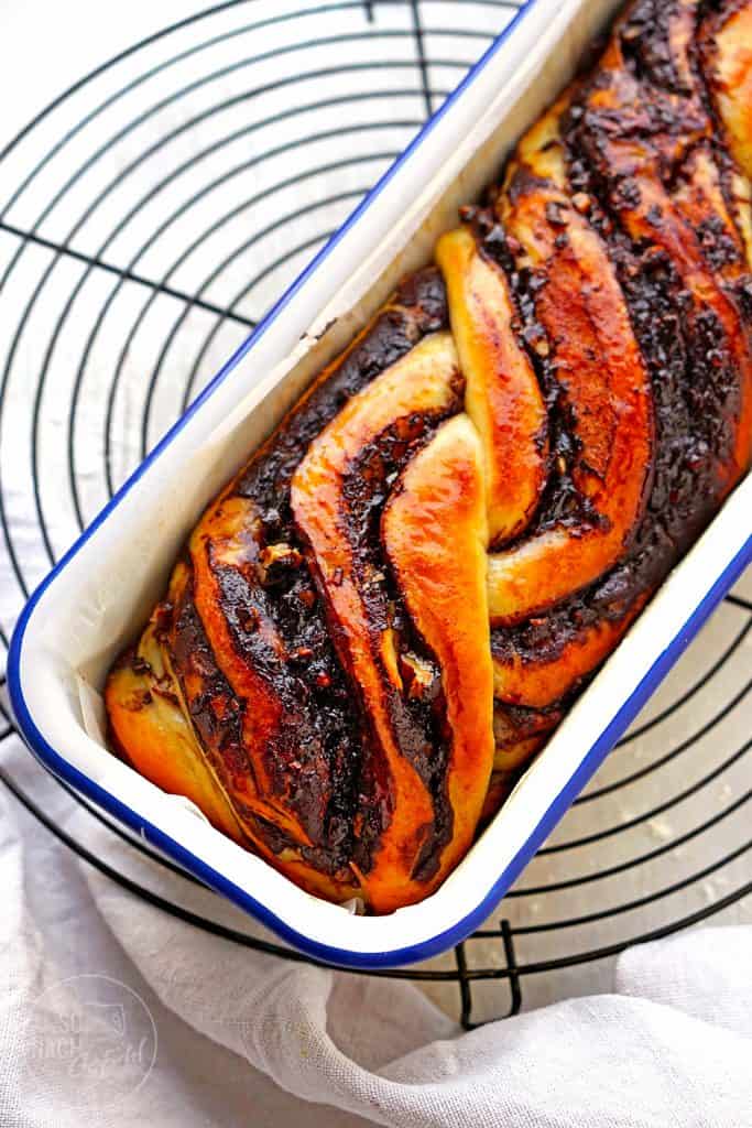 Schokoladen-Babka mit Nüssen