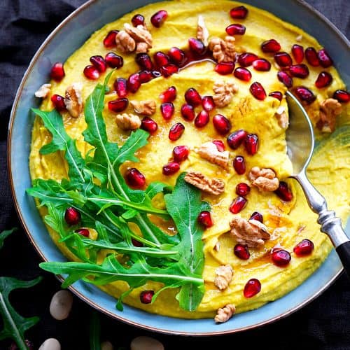 Avocado-Bohnen-Hummus mit Garnitur