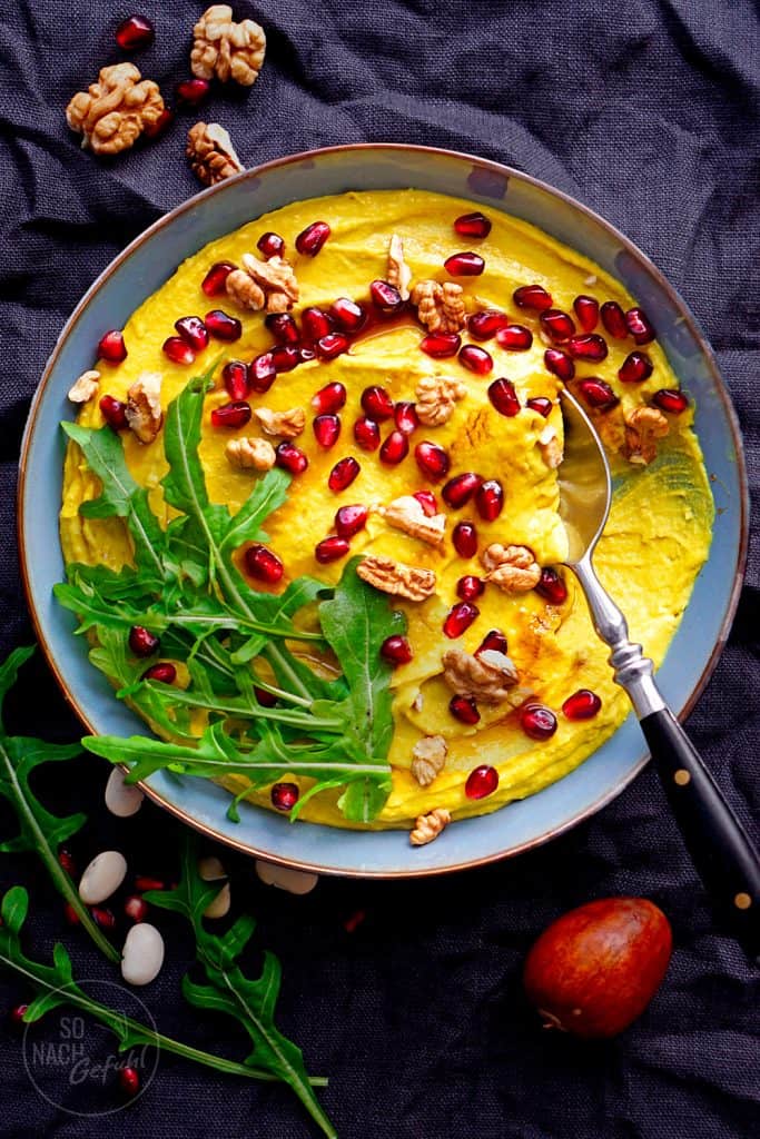 Avocado-Bohnen-Hummus mit Garnitur