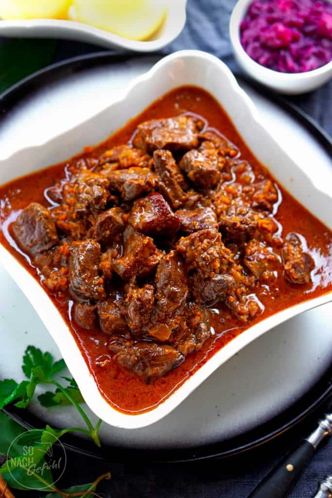 entspanntes Hirschgulasch auf Soffrittobasis