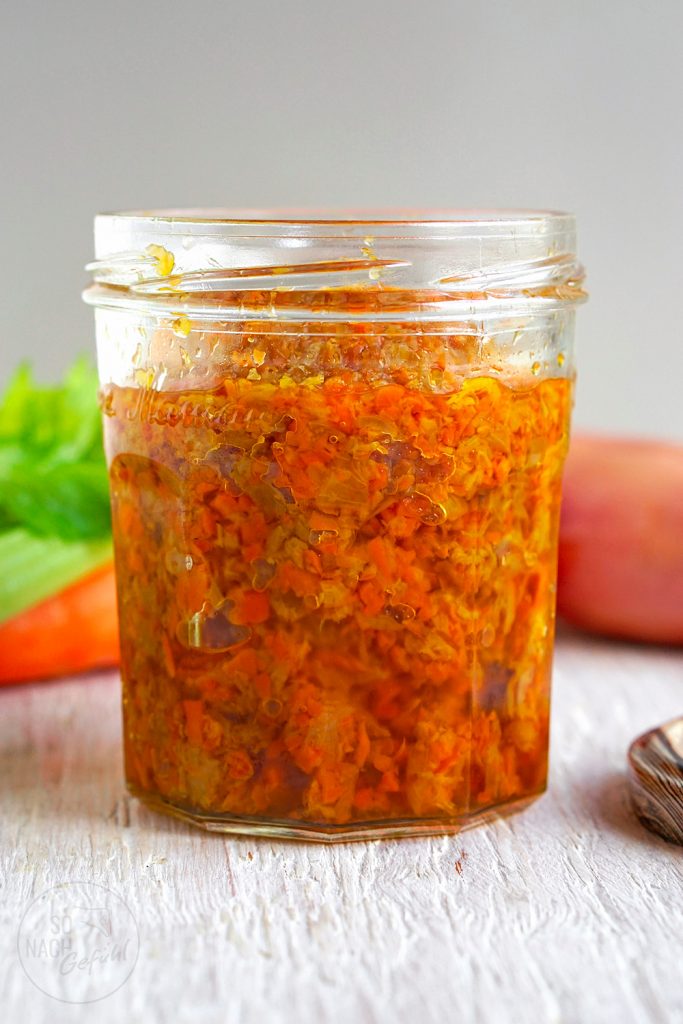 Soffritto - aus Zwiebeln, Möhren und Sellerie