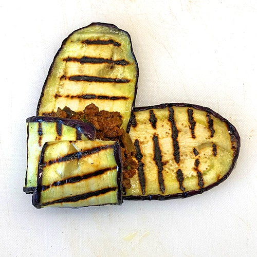 Auberginenscheiben falten