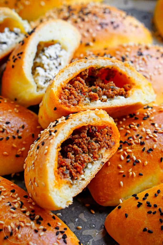 Poğaça – gefüllte Pogatschen aus Hefeteig