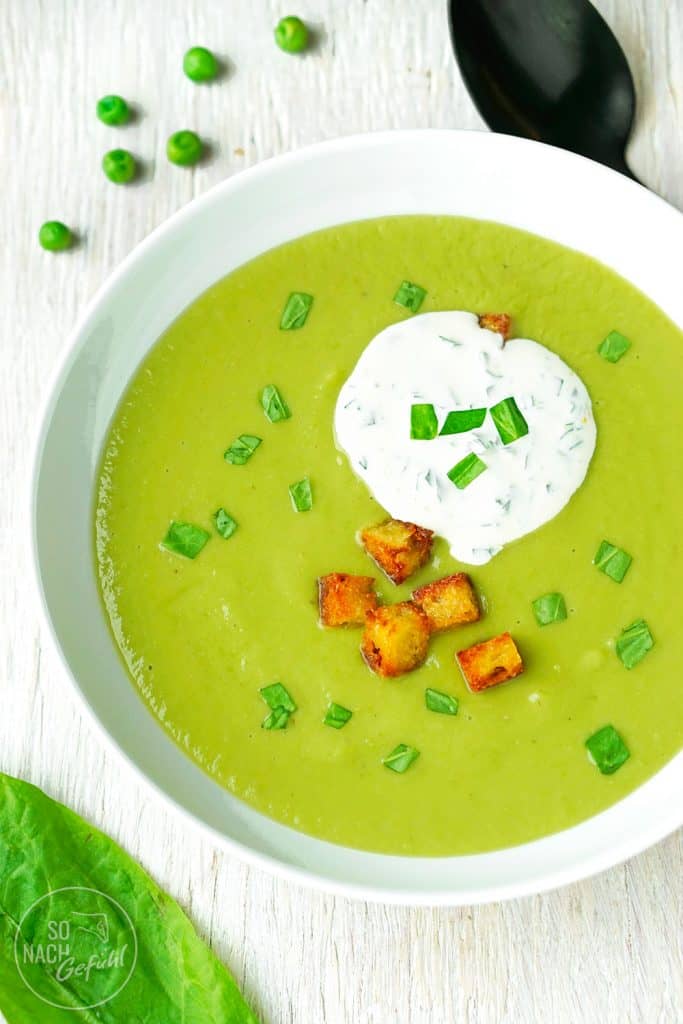 Erbsensuppe mit Sauerampfer
