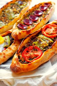 Pide – türkische Brotschiffchen