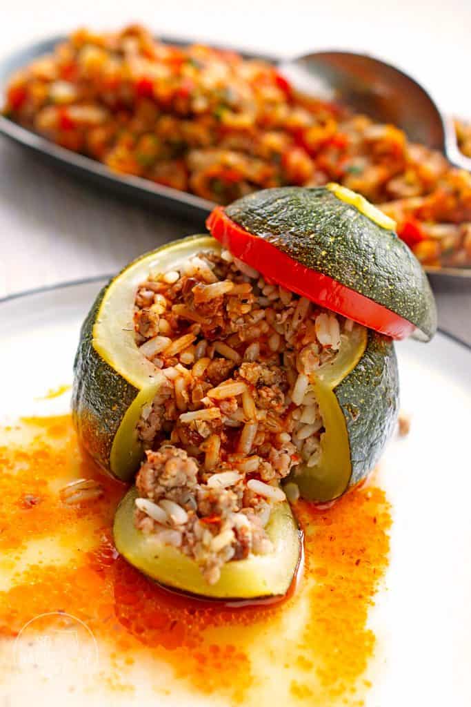 Kabak Dolması – Gefüllte runde Zucchini aufgeschnitten