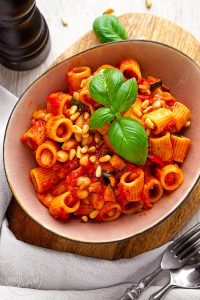 Rigatoni mit weißen Bohnen