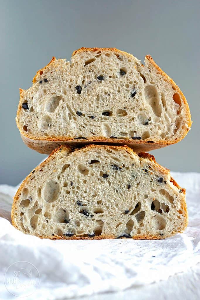 Olivenbrot mit kleinen Olivenstücken