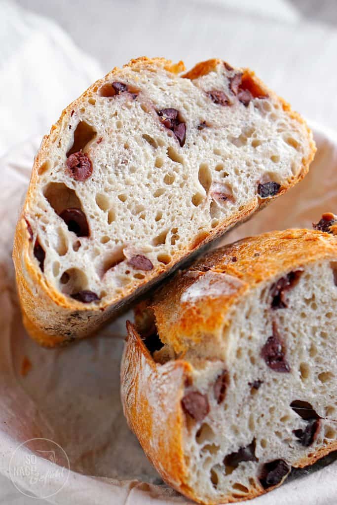 Olivenbrot mit großen Olivenstücken