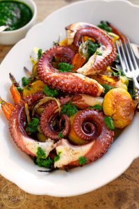 Oktopus auf Ofengemüse mit Piso