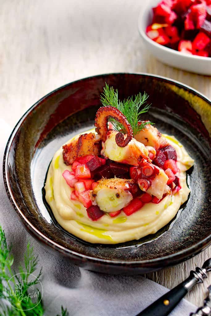 Pulpo mit roter Bete, Apfel und Dillöl