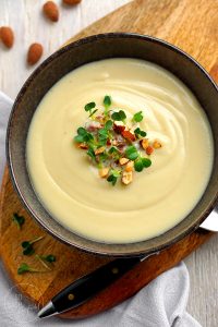 Pastinakensuppe mit Specksahne