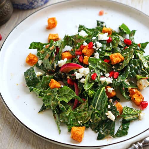 Schwarzkohlsalat mit gerösteter Süßkartoffel