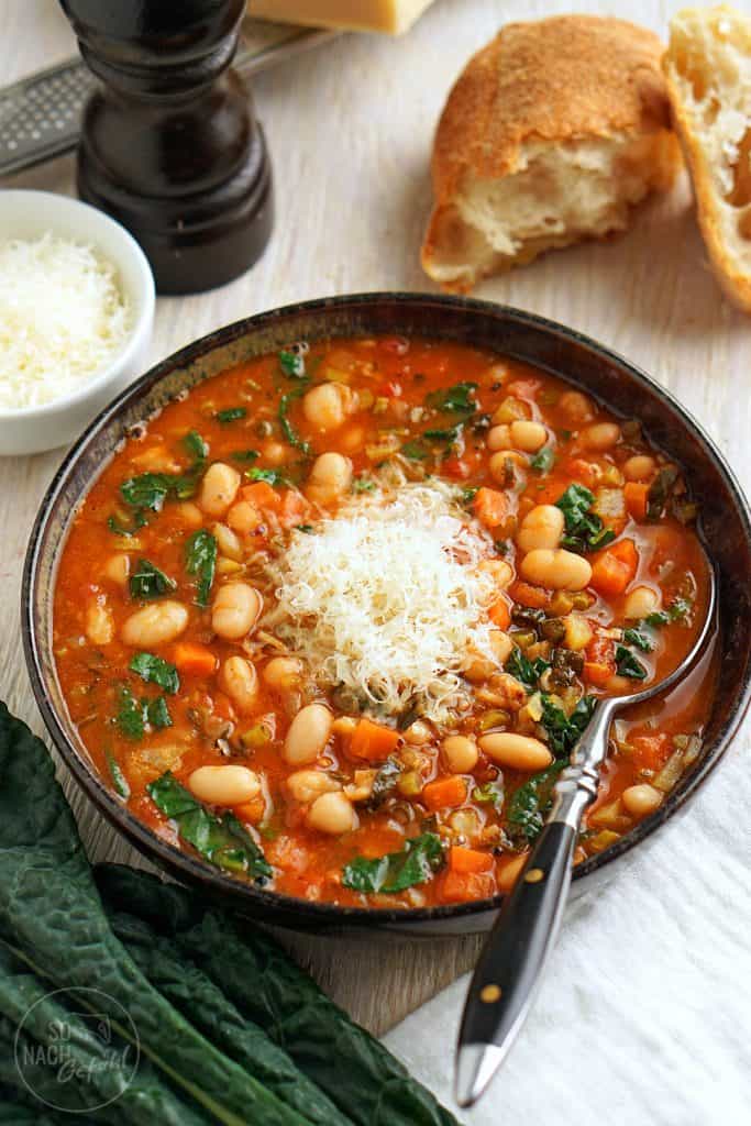 Toskanische Bohnensuppe mit Cavolo Nero