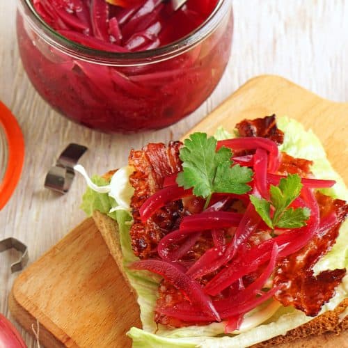 eingelegte rote Zwiebeln süß-sauer