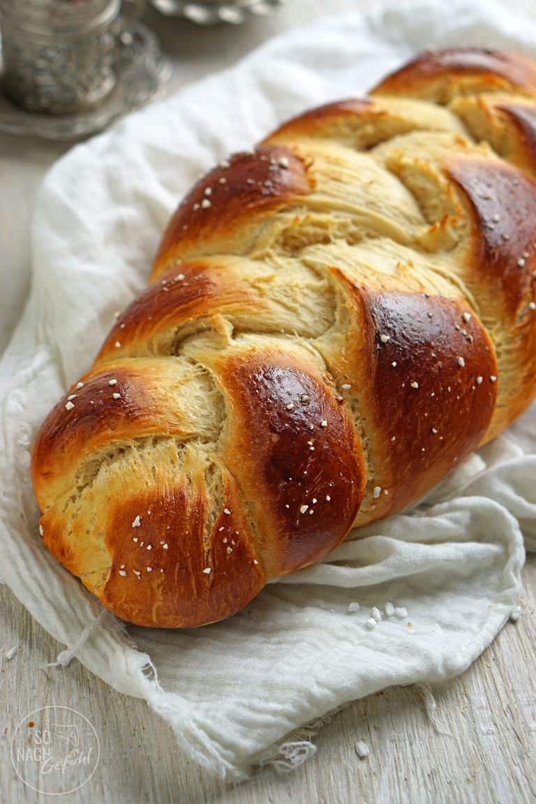 Fluffiger Osterzopf aus Hefeteig