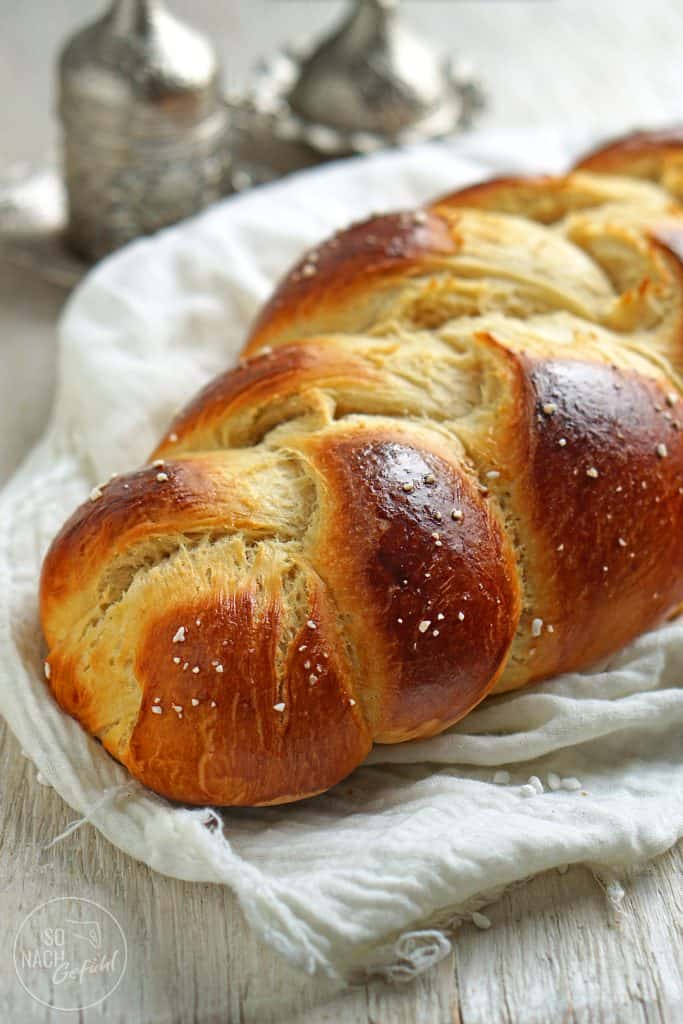 Fluffiger Osterzopf aus Hefeteig