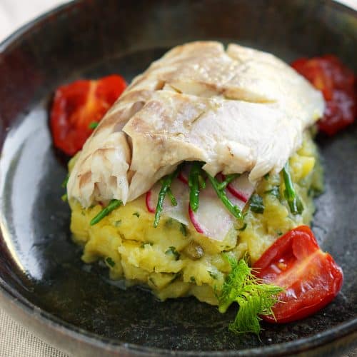 Wolfsbarsch im Pergament auf Kartoffel-Fenchel-Stampf