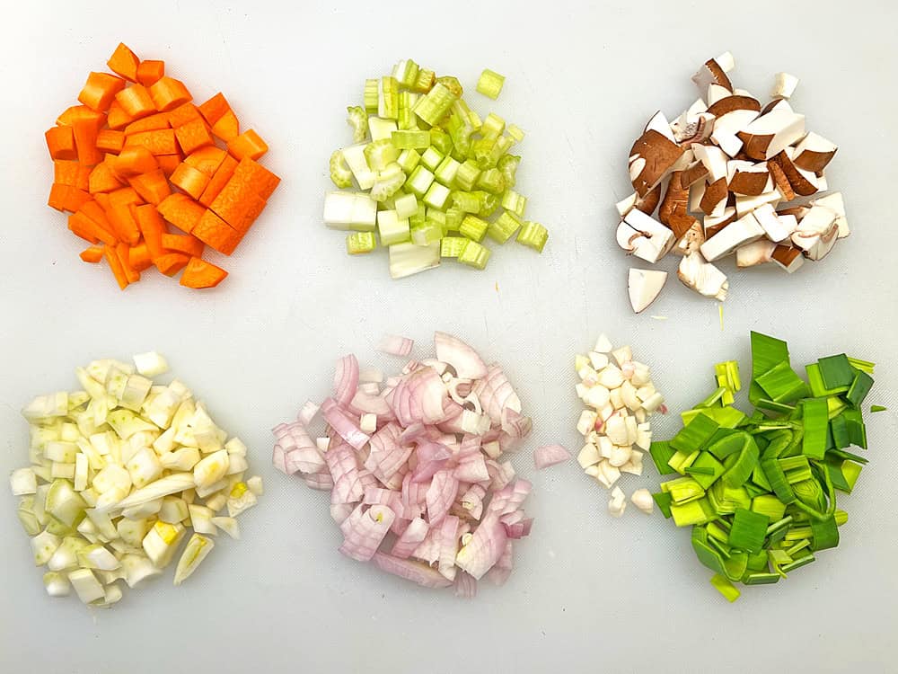 Alle Gemüse für den Fond gewürfelt