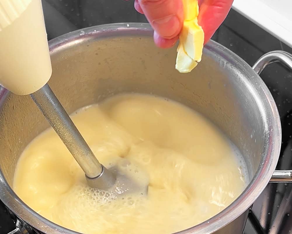 Suppe mixen und Butter montieren