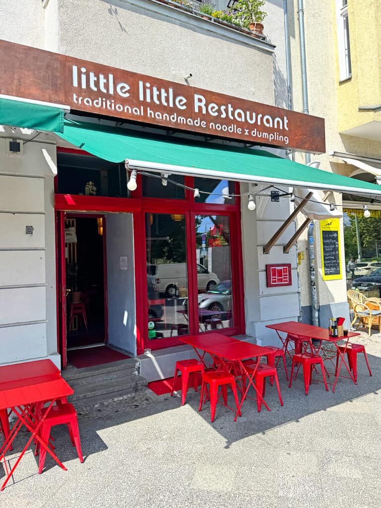 Little Little außen