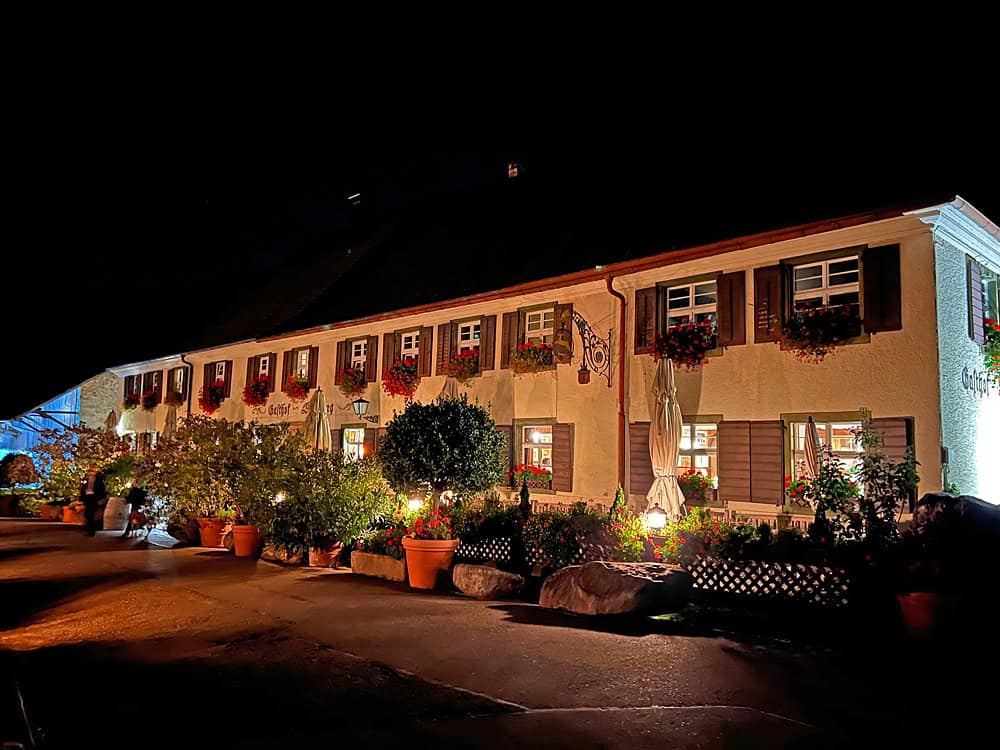 Spielweg bei Nacht